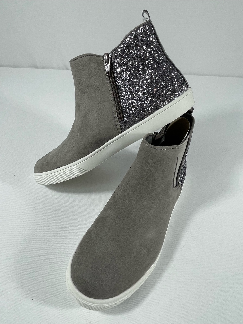 Sonoma Memory Foam Girls Sneakers High Top W/Glitter Size 6 Pewter Gray SKU#0256